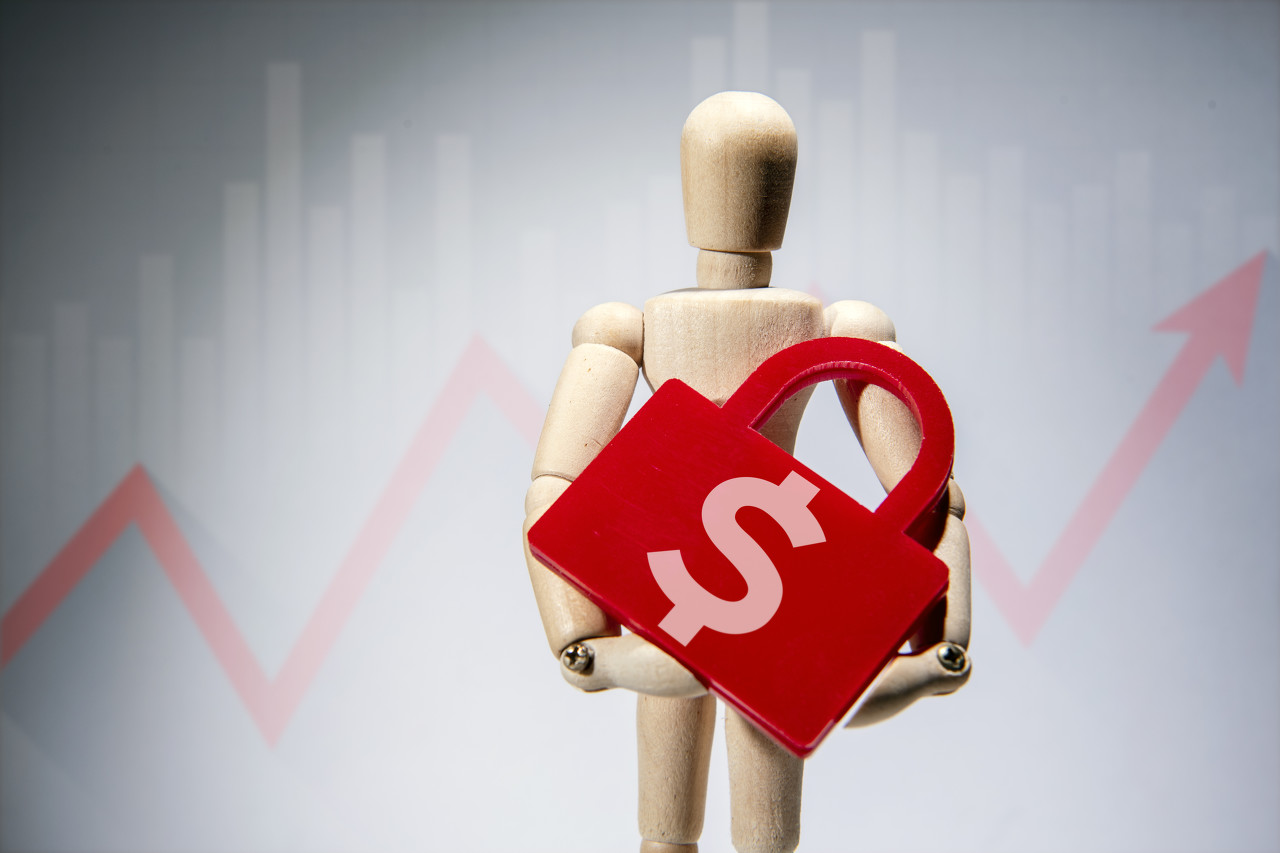 终止重组刚满月，爱司凯再筹划定增易主，两大股东“提前”折价转让股份